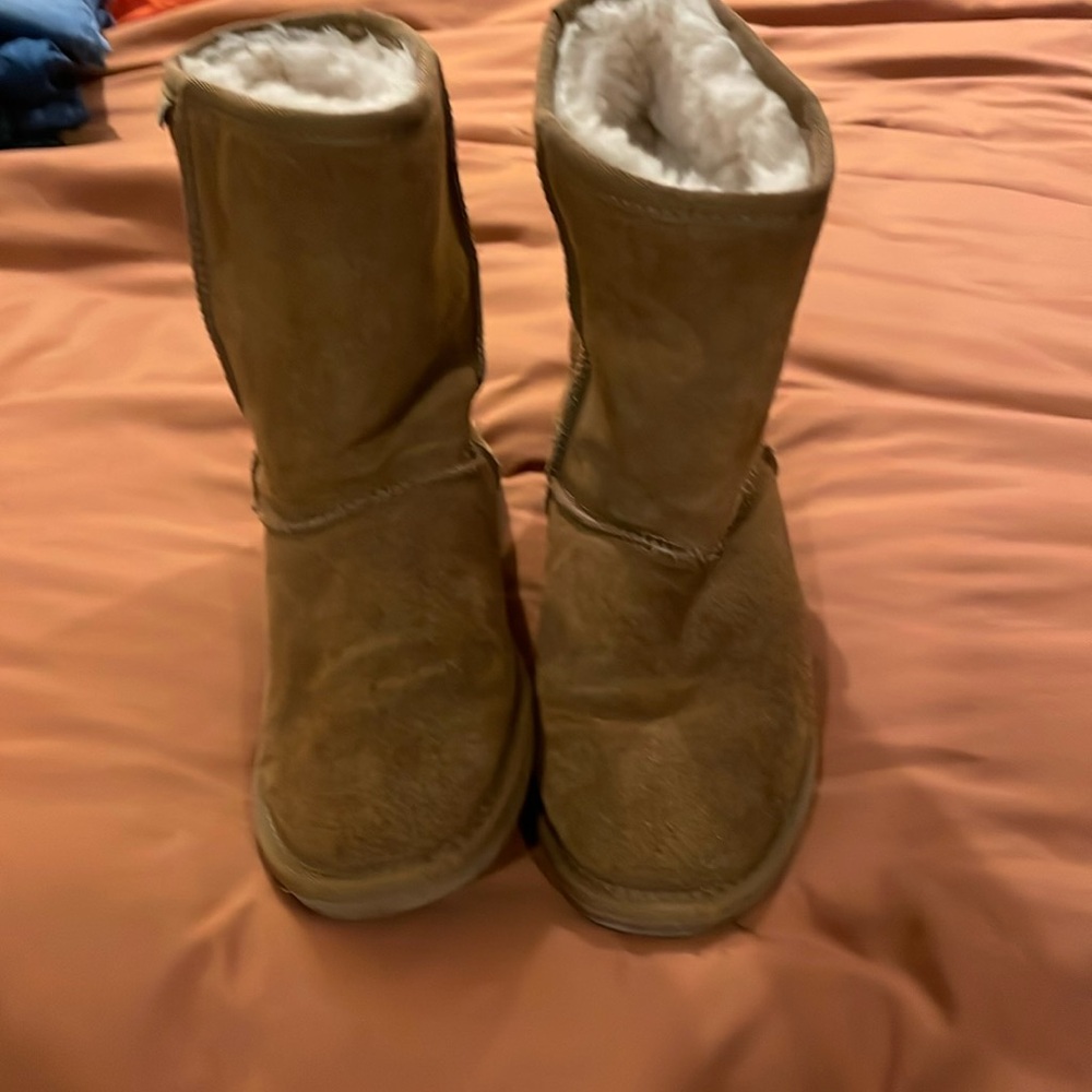 Minnetonka size 8 lined boots in camel